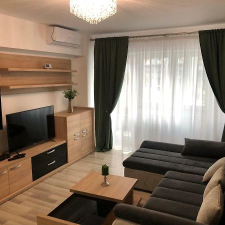 Апартаменты Apartament Piata 1 Decembrie 1918 Решица Экстерьер фото