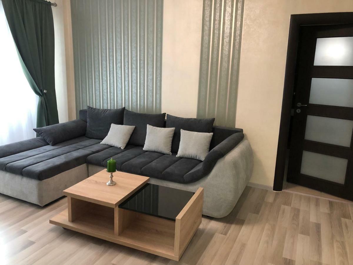 Апартаменты Apartament Piata 1 Decembrie 1918 Решица Экстерьер фото